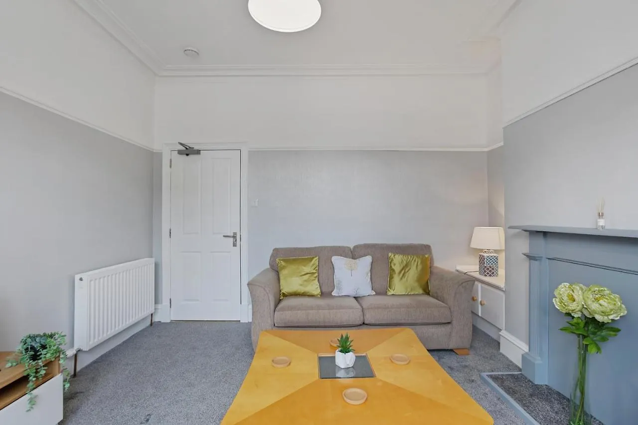 Lovely 3 Bedroom Apartment In Aberdeen Centre 0*,  Великобритания