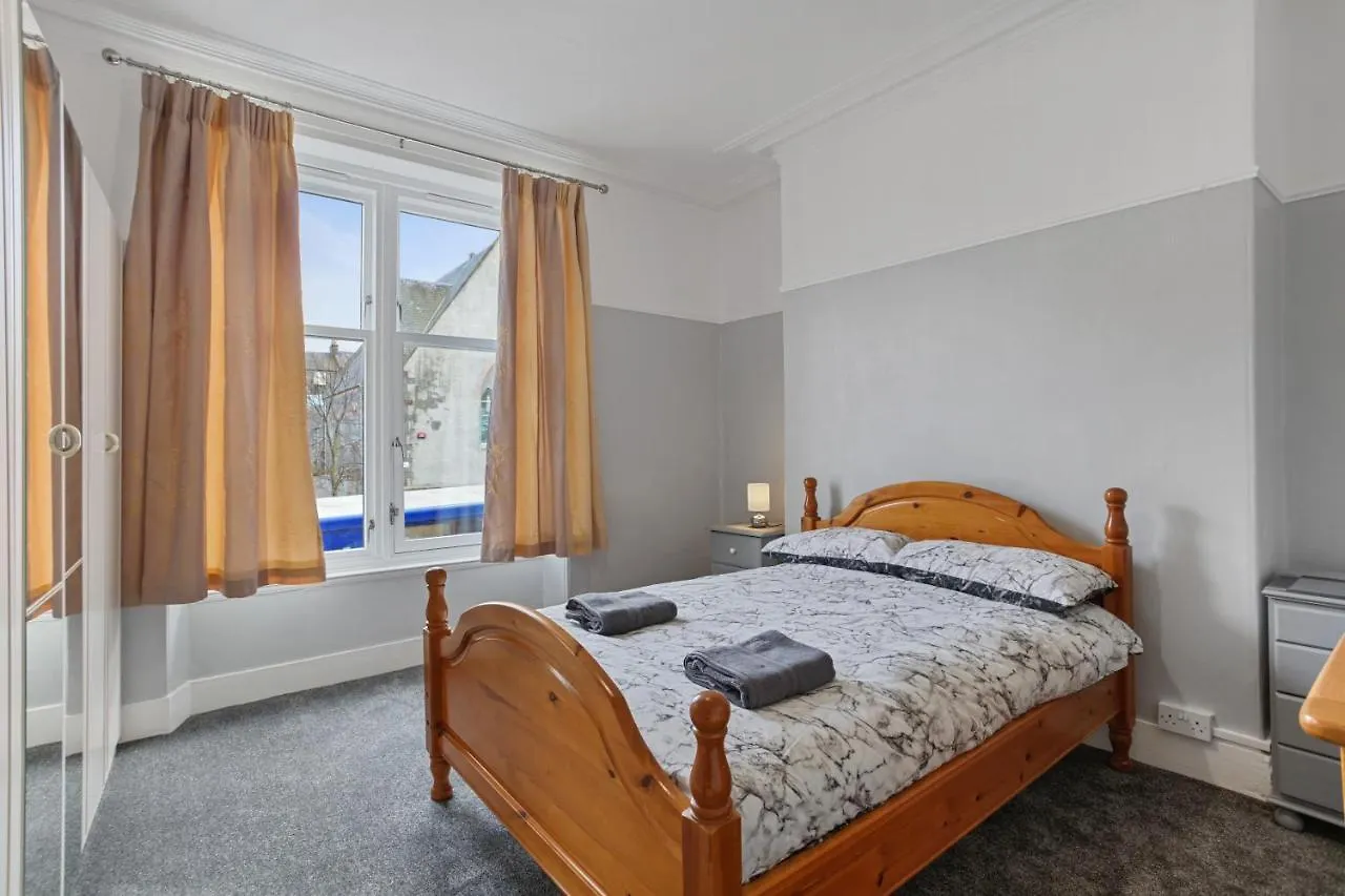 Lovely 3 Bedroom Apartment In Aberdeen Centre