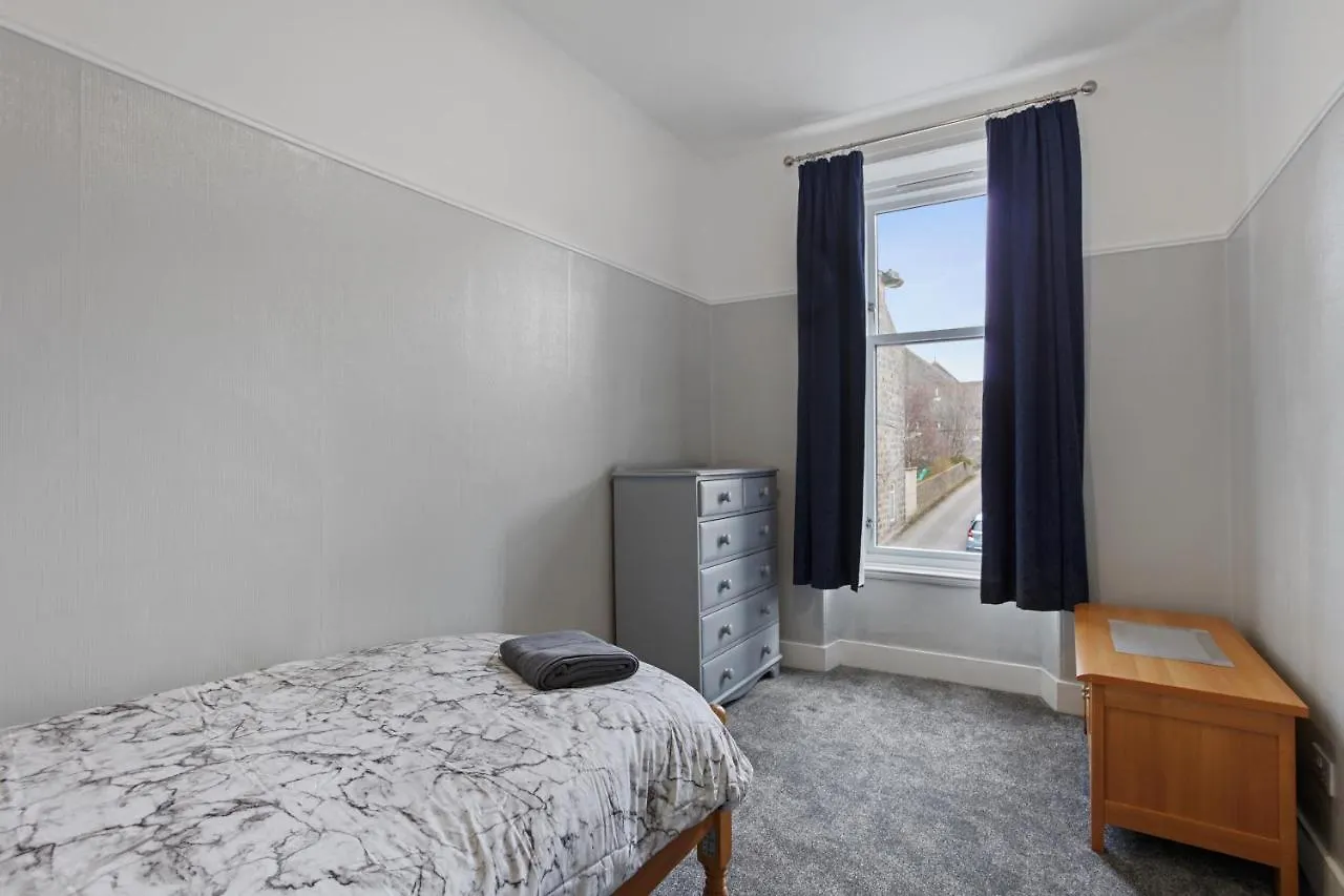 Lovely 3 Bedroom Apartment In Aberdeen Centre